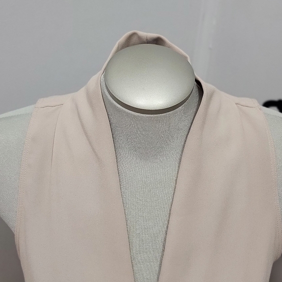 ❤️Aritzia Wilfred Made in Japan Womens Beige Sleeveless Top - Picture 14 of 14